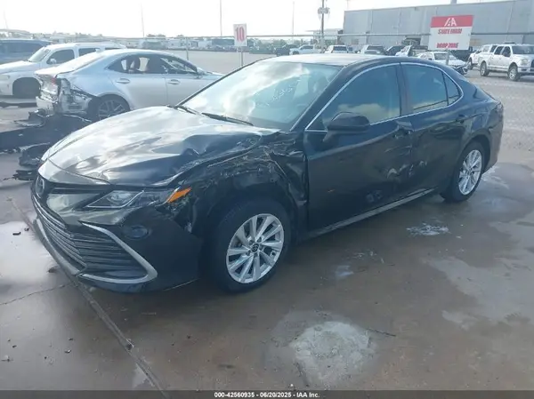 4T1C11AK7NU004087 2022 TOYOTA CAMRY - Image 2