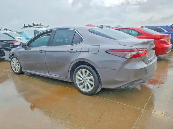4T1C11AK7NU005725 2022 TOYOTA CAMRY - Image 2