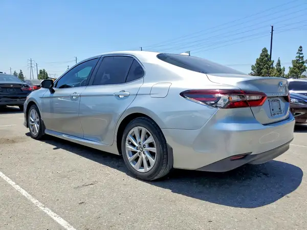 4T1C11AK7NU006342 2022 TOYOTA CAMRY - Image 2