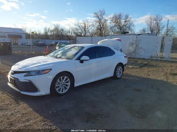 4T1C11AK7NU012058 2022 TOYOTA CAMRY - Image 2