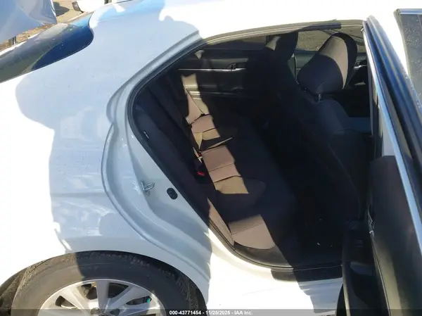 4T1C11AK7NU012058 2022 TOYOTA CAMRY - Image 8