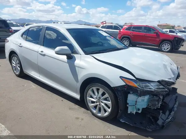 4T1C11AK7NU020936 2022 TOYOTA CAMRY - Image 1