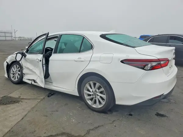 4T1C11AK7NU031158 2022 TOYOTA CAMRY - Image 2