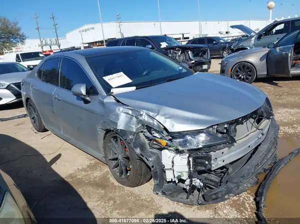 4T1C11AK7NU040202 2022 TOYOTA CAMRY - Image 1