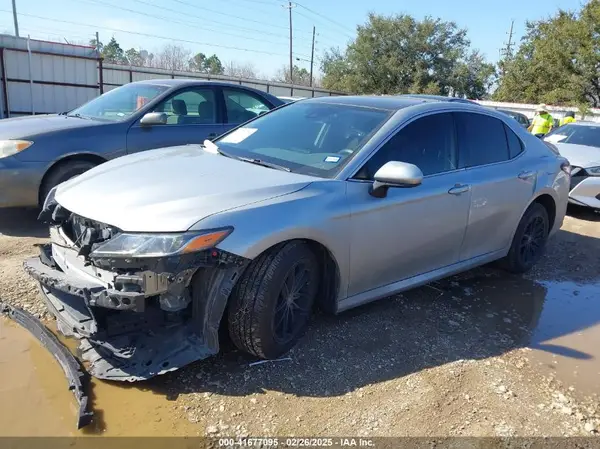 4T1C11AK7NU040202 2022 TOYOTA CAMRY - Image 2