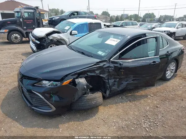 4T1C11AK7NU048221 2022 TOYOTA CAMRY - Image 2