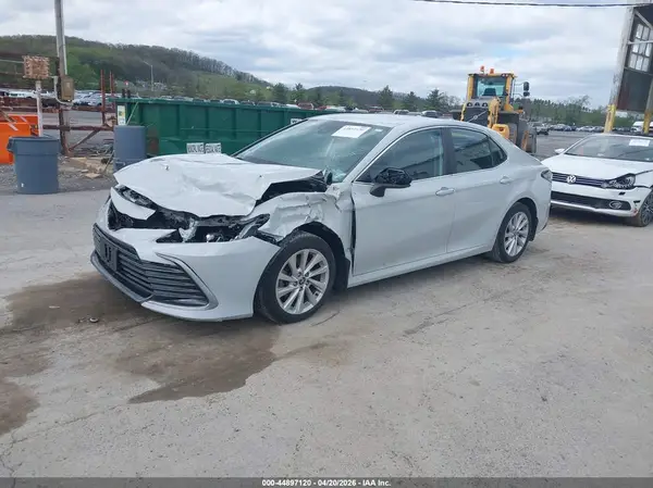 4T1C11AK7NU050180 2022 TOYOTA CAMRY - Image 2