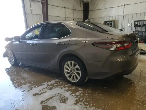 4T1C11AK7NU055282 2022 TOYOTA CAMRY - Image 2