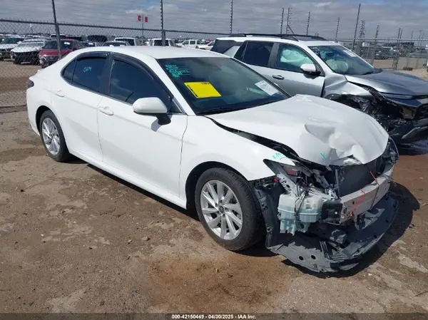 4T1C11AK7NU055797 2022 TOYOTA CAMRY - Image 1