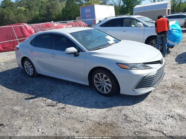 4T1C11AK7NU067030 2022 TOYOTA CAMRY - Image 1