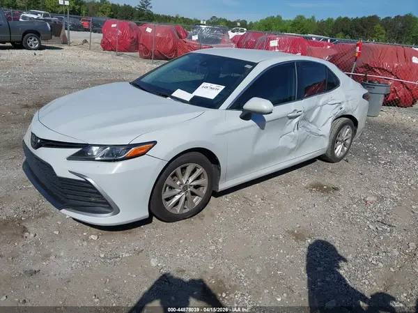 4T1C11AK7NU067030 2022 TOYOTA CAMRY - Image 2