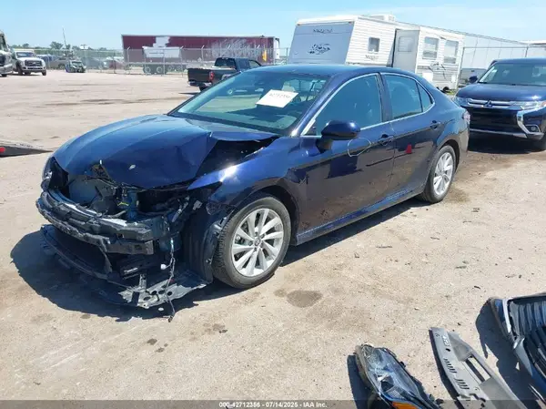 4T1C11AK7NU067397 2022 TOYOTA CAMRY - Image 2