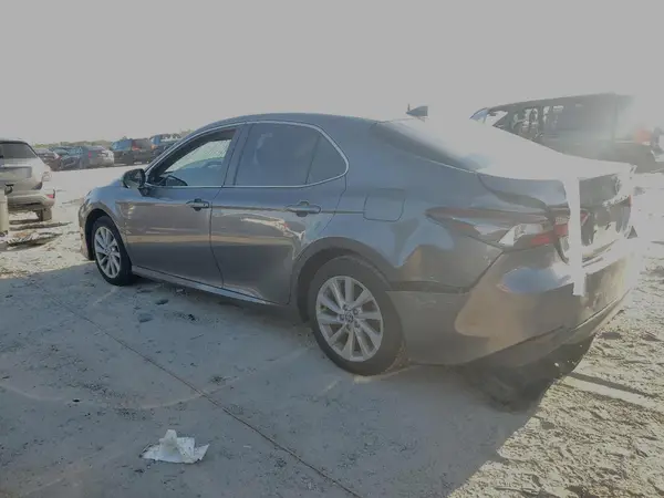 4T1C11AK7NU068761 2022 TOYOTA CAMRY - Image 2