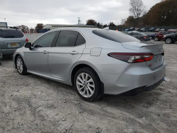 4T1C11AK7NU071286 2022 TOYOTA CAMRY - Image 2