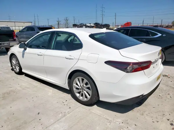4T1C11AK7NU075855 2022 TOYOTA CAMRY - Image 2