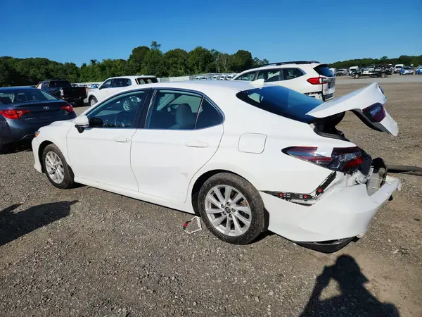 4T1C11AK7NU619514 2022 TOYOTA CAMRY - Image 2