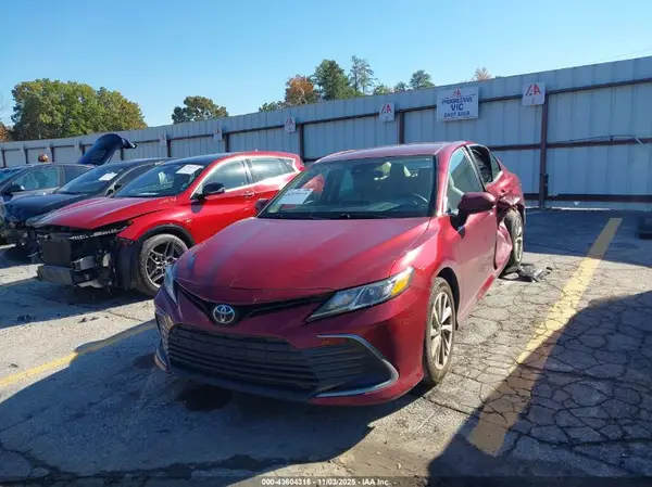 4T1C11AK7NU621456 2022 TOYOTA CAMRY - Image 2