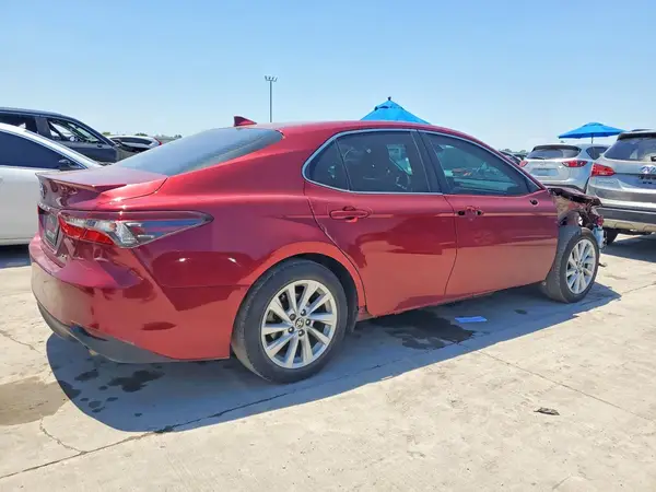 4T1C11AK7NU624826 2022 TOYOTA CAMRY - Image 2