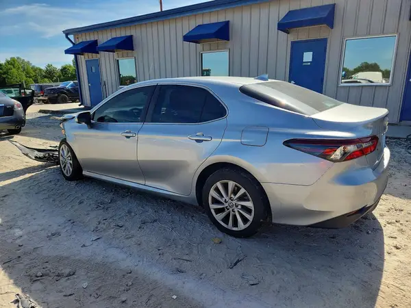 4T1C11AK7NU626169 2022 TOYOTA CAMRY - Image 2