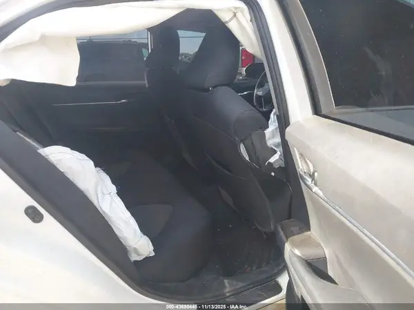 4T1C11AK7NU626978 2022 TOYOTA CAMRY - Image 8