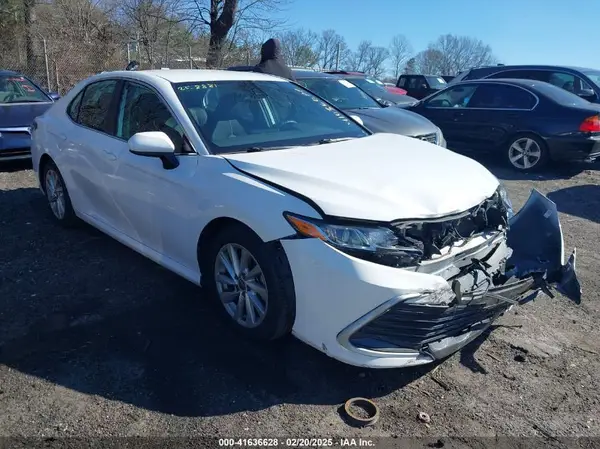 4T1C11AK7NU628391 2022 TOYOTA CAMRY - Image 1