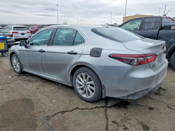 4T1C11AK7NU633509 2022 TOYOTA CAMRY - Image 2