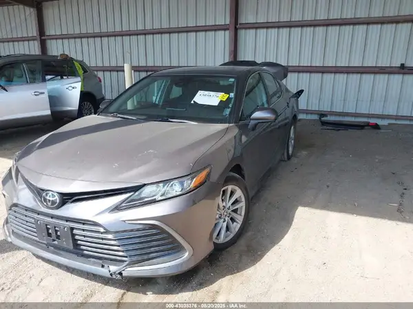 4T1C11AK7NU636040 2022 TOYOTA CAMRY - Image 2