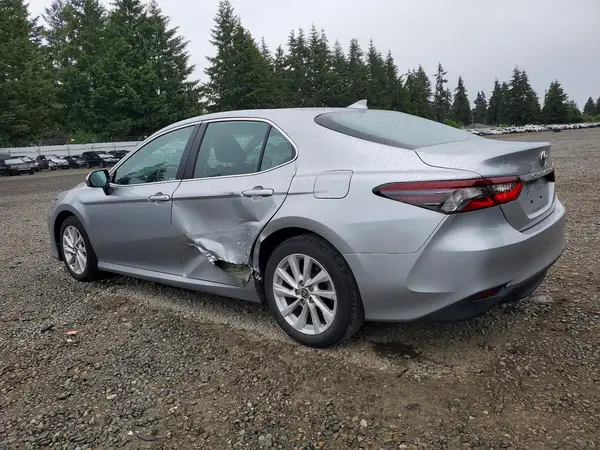4T1C11AK7NU636720 2022 TOYOTA CAMRY - Image 2