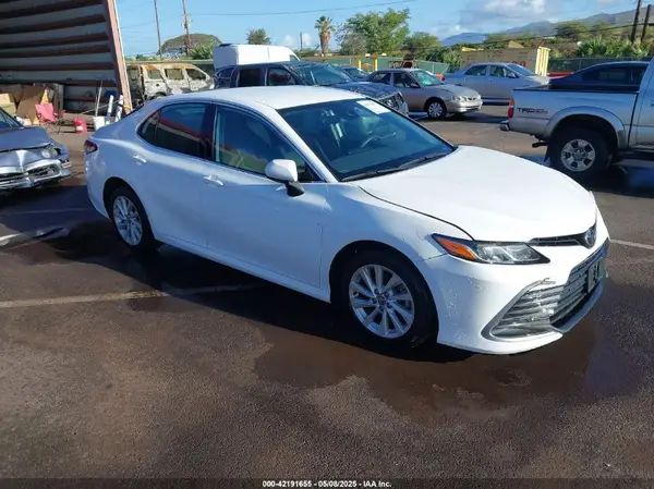 4T1C11AK7NU637057 2022 TOYOTA CAMRY - Image 1