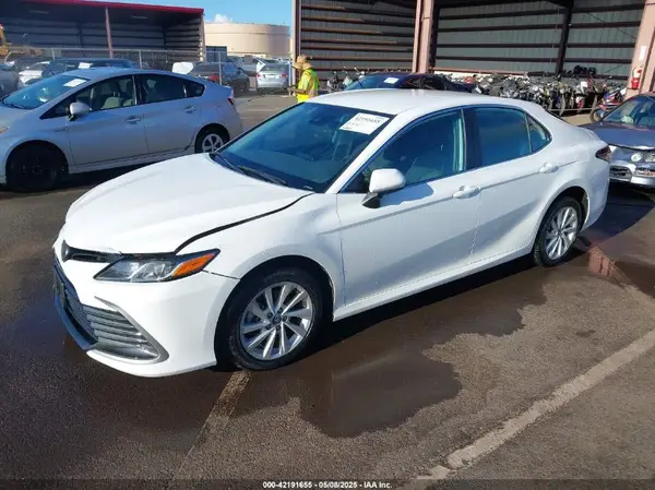 4T1C11AK7NU637057 2022 TOYOTA CAMRY - Image 2