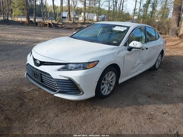 4T1C11AK7NU642324 2022 TOYOTA CAMRY - Image 2