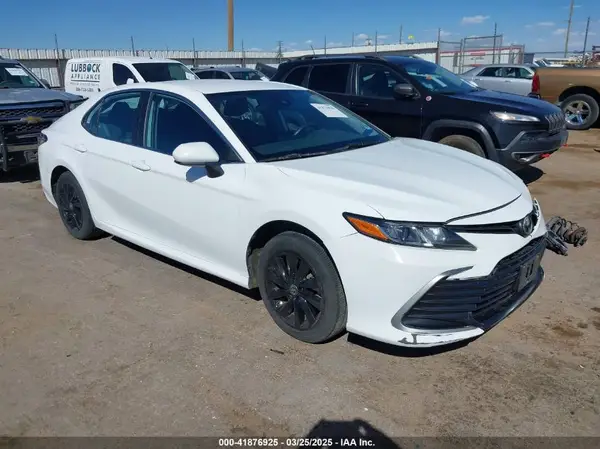 4T1C11AK7NU643988 2022 TOYOTA CAMRY - Image 1