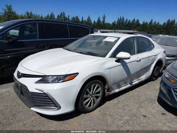 4T1C11AK7NU644252 2022 TOYOTA CAMRY - Image 2