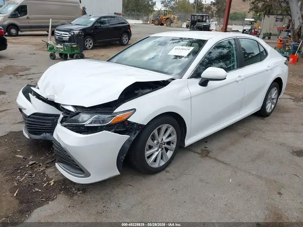 4T1C11AK7NU645630 2022 TOYOTA CAMRY - Image 2