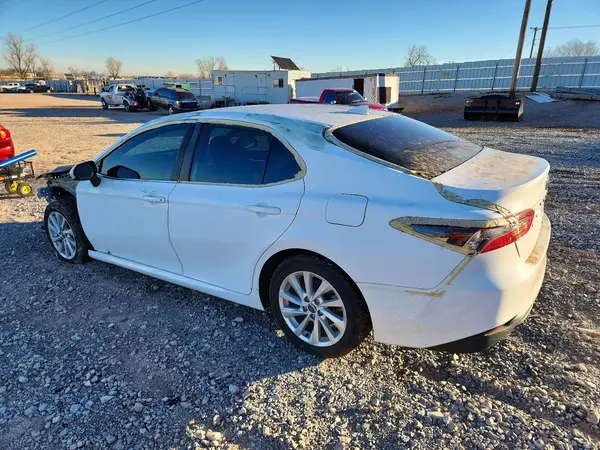 4T1C11AK7NU648690 2022 TOYOTA CAMRY - Image 2