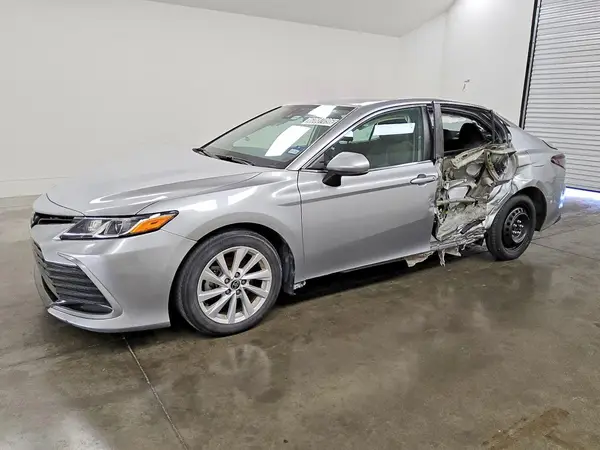 4T1C11AK7NU651377 2022 TOYOTA CAMRY - Image 1