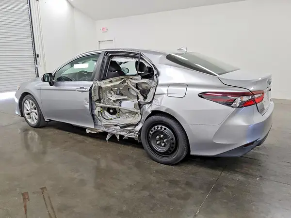 4T1C11AK7NU651377 2022 TOYOTA CAMRY - Image 2