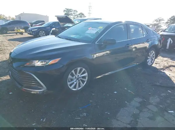 4T1C11AK7NU652836 2022 TOYOTA CAMRY - Image 2