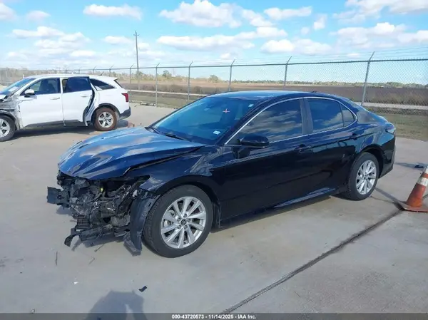 4T1C11AK7NU654988 2022 TOYOTA CAMRY - Image 2