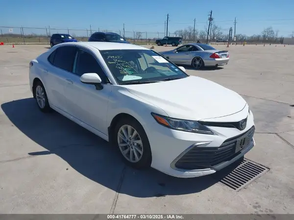 4T1C11AK7NU655252 2022 TOYOTA CAMRY - Image 1