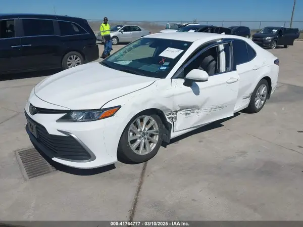 4T1C11AK7NU655252 2022 TOYOTA CAMRY - Image 2