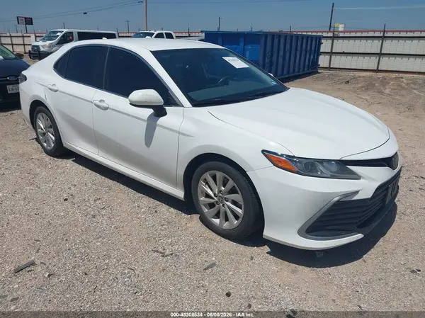 4T1C11AK7NU656143 2022 TOYOTA CAMRY - Image 1