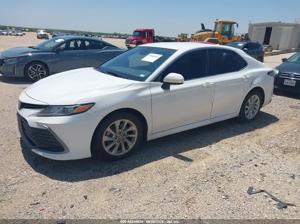 4T1C11AK7NU656143 2022 TOYOTA CAMRY - Image 2