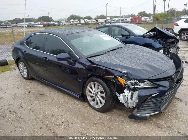 4T1C11AK7NU659978 2022 TOYOTA CAMRY - Image 1