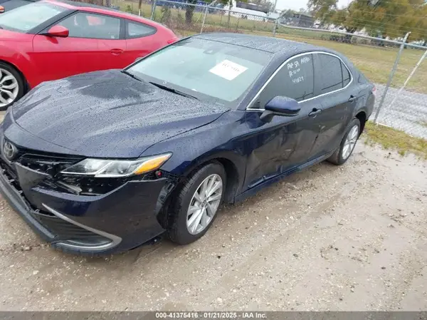 4T1C11AK7NU659978 2022 TOYOTA CAMRY - Image 2