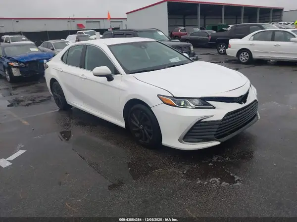 4T1C11AK7NU662251 2022 TOYOTA CAMRY - Image 1