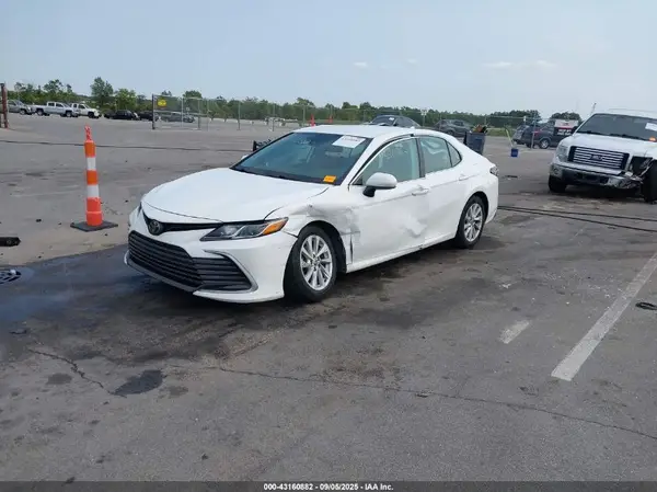 4T1C11AK7NU662265 2022 TOYOTA CAMRY - Image 2