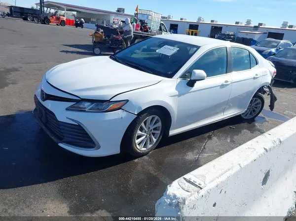 4T1C11AK7NU663853 2022 TOYOTA CAMRY - Image 2