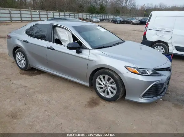 4T1C11AK7NU664517 2022 TOYOTA CAMRY - Image 1