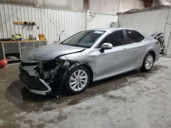 4T1C11AK7NU664646 2022 TOYOTA CAMRY - Image 1